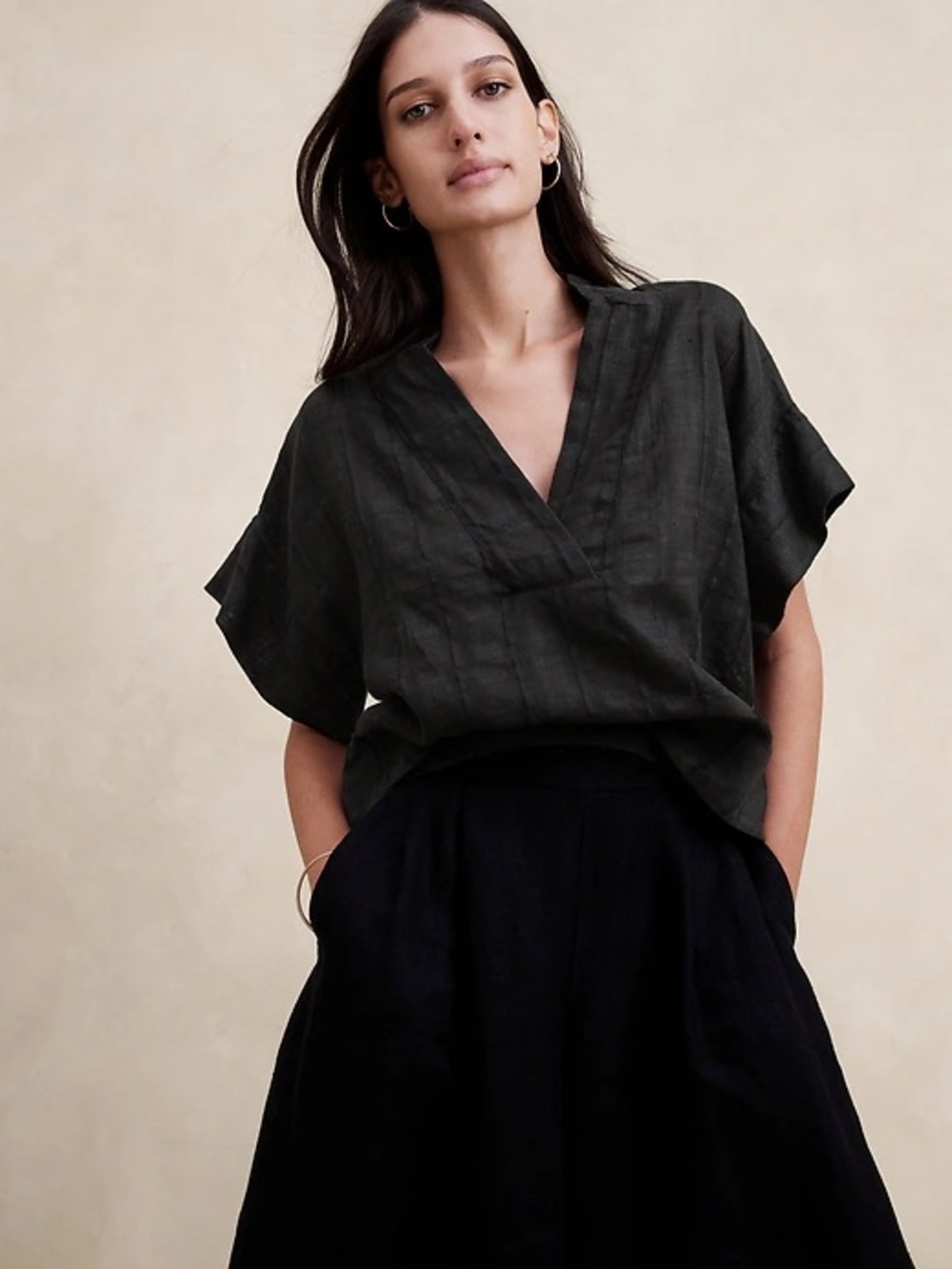 Banana Republic Linen V-Neck Top, a sleeveless, relaxed-fit top cut from a breat - Picture 3 of 7